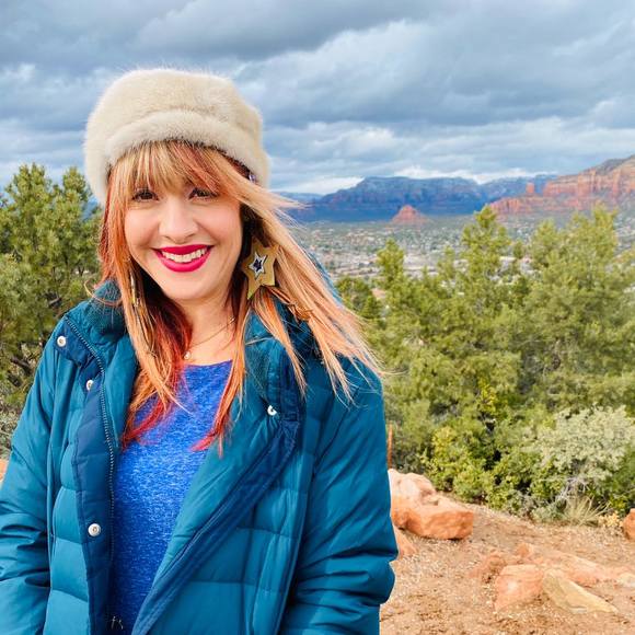 Meet your Posher, Andrea Butterfly - Picture 1 of 1